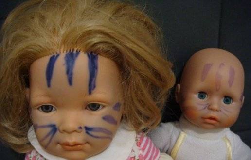Секреты опытных мам: чем можно оттереть ручку с куклы?