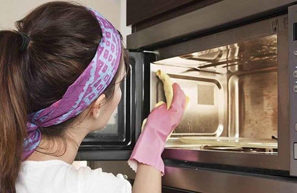 Как избавиться от запаха в микроволновке: чем быстро очистить микроволновую печь