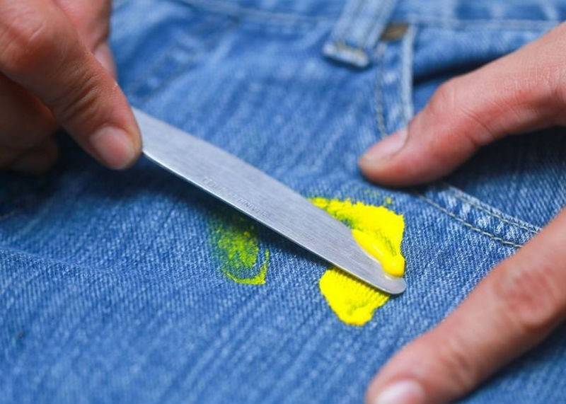 Как вывести с джинсов краску – эффективные методы