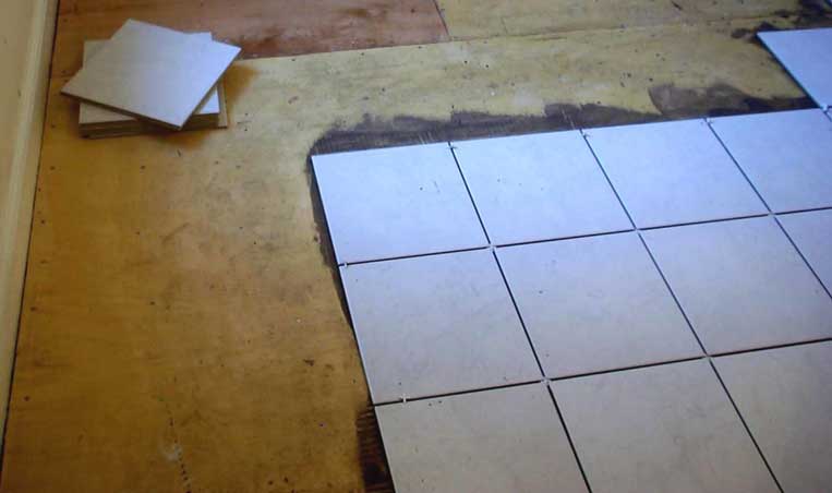Укладка плитки на фанеру на пол: пошаговая инструкция