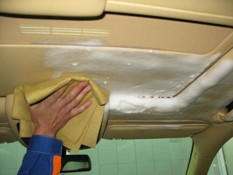 Чем приклеить потолок в машине: выбор средства и пошаговая инструкция