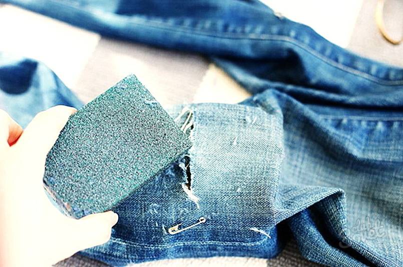 Как сделать потертости на джинсах в домашних условиях самой