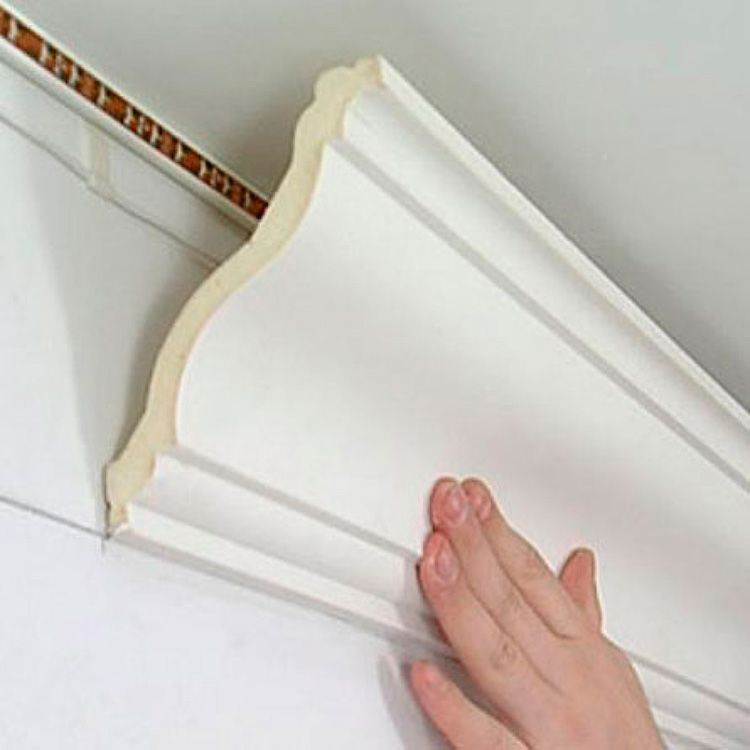 Как клеить потолочный плинтус к натяжному потолку