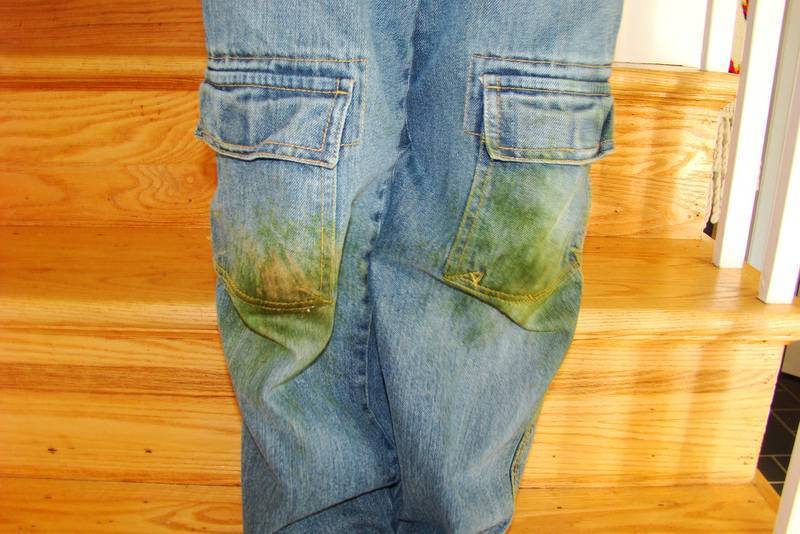 Как отстирать пятна от травы на джинсах
