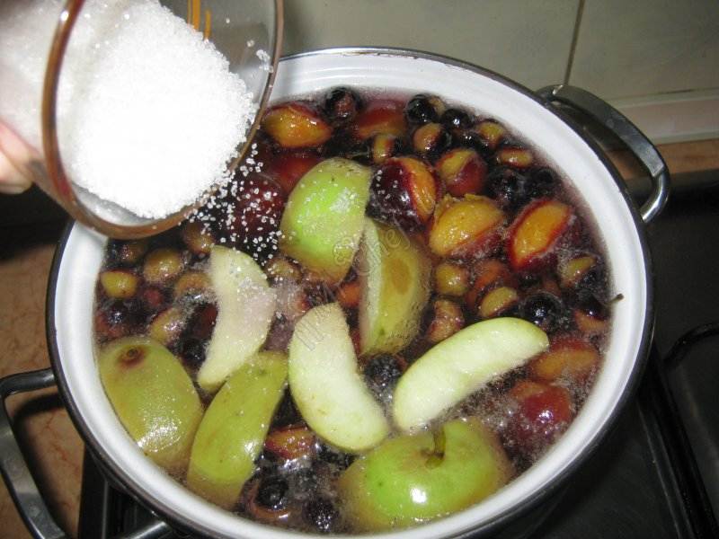 Как сварить яблочный компот из свежих яблок
