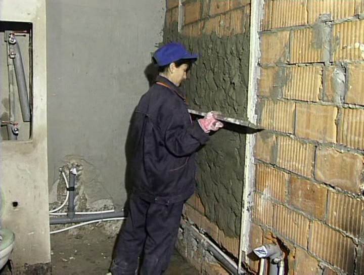 В помощь домашнему мастеру: как производится штукатурка кирпичных стен