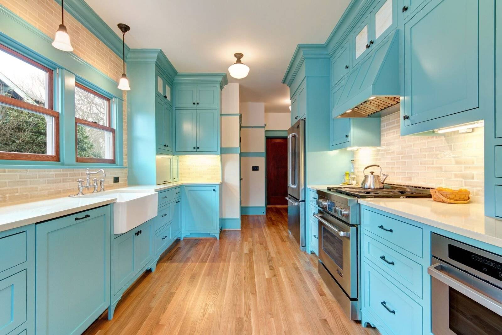 Голубой цвет в интерьере кухни