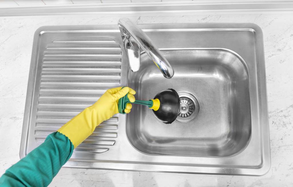 14 способов и средств устранить запах из раковины на кухне и в ванной