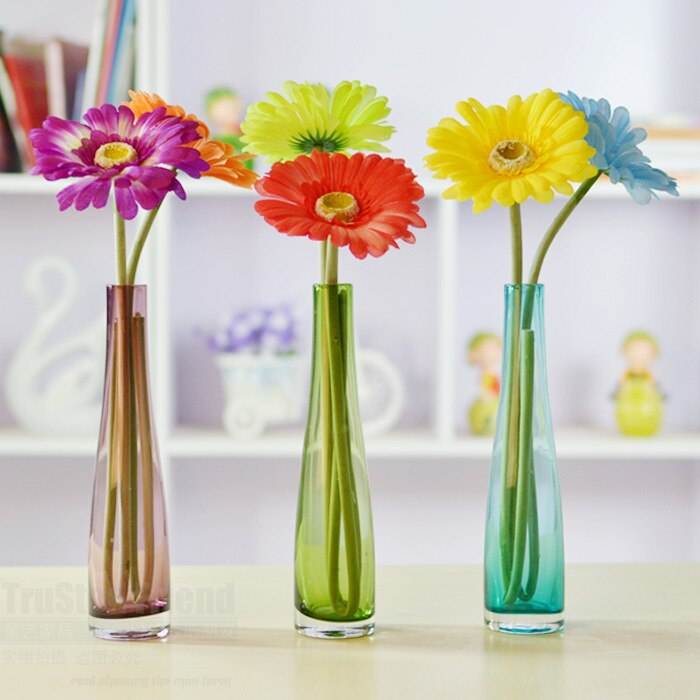 Уход за срезанными цветами: как сохранить герберы в вазе дольше?