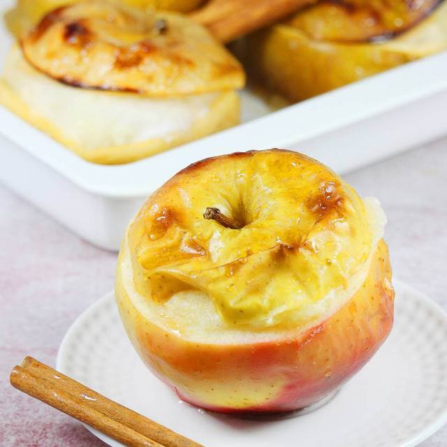 Яблоки, запеченные в духовке. четыре простых рецепта запекания яблок в духовке с начинкой