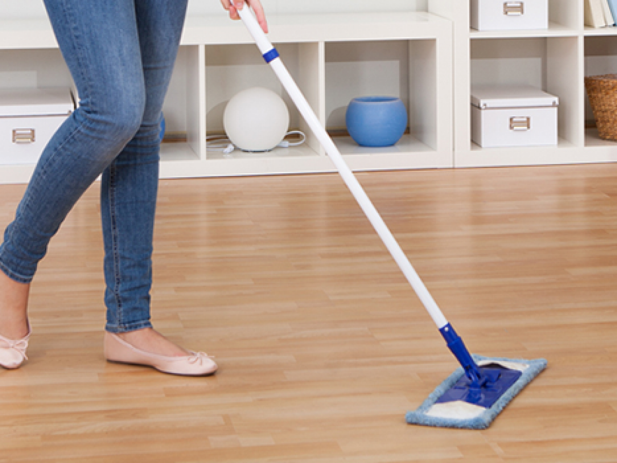 Средство от пыли для мебели и в квартире: чем протирать, чтобы не садилась пыль, антистатики для уборки в домашних условиях