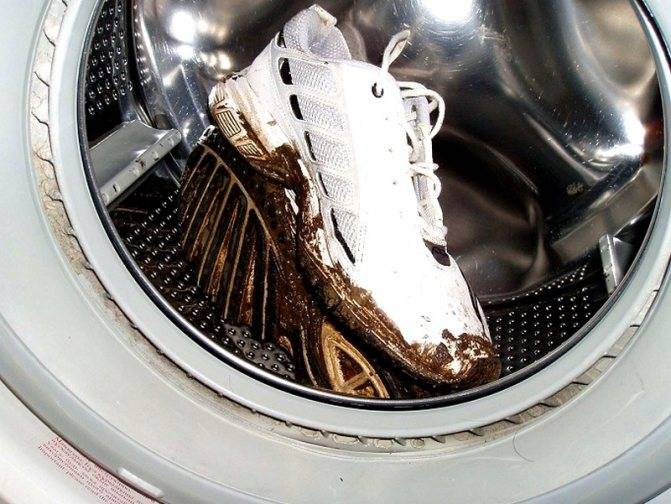 Как правильно стирать кроссовки в стиральной машине