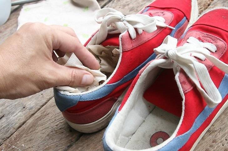Как сушить постиранные кроссовки после стирки - быстро и правильно