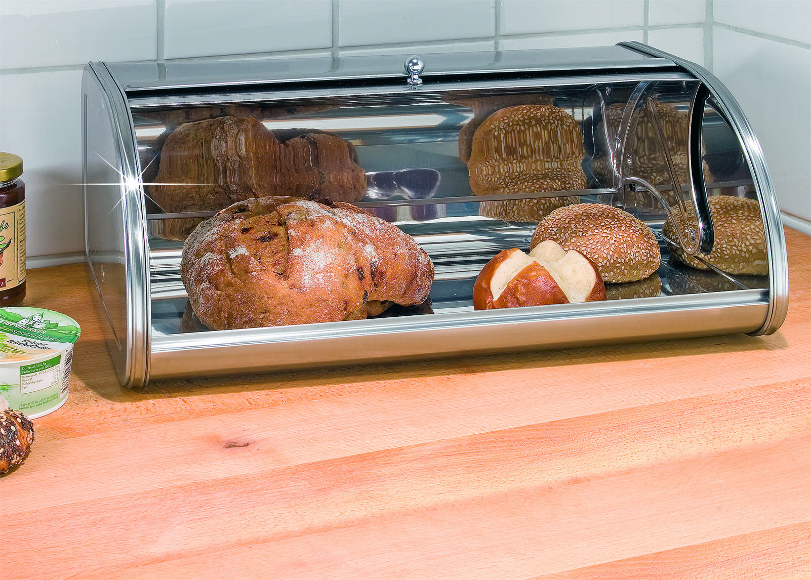Правильное хранение хлеба в холодильнике и морозильной камере.