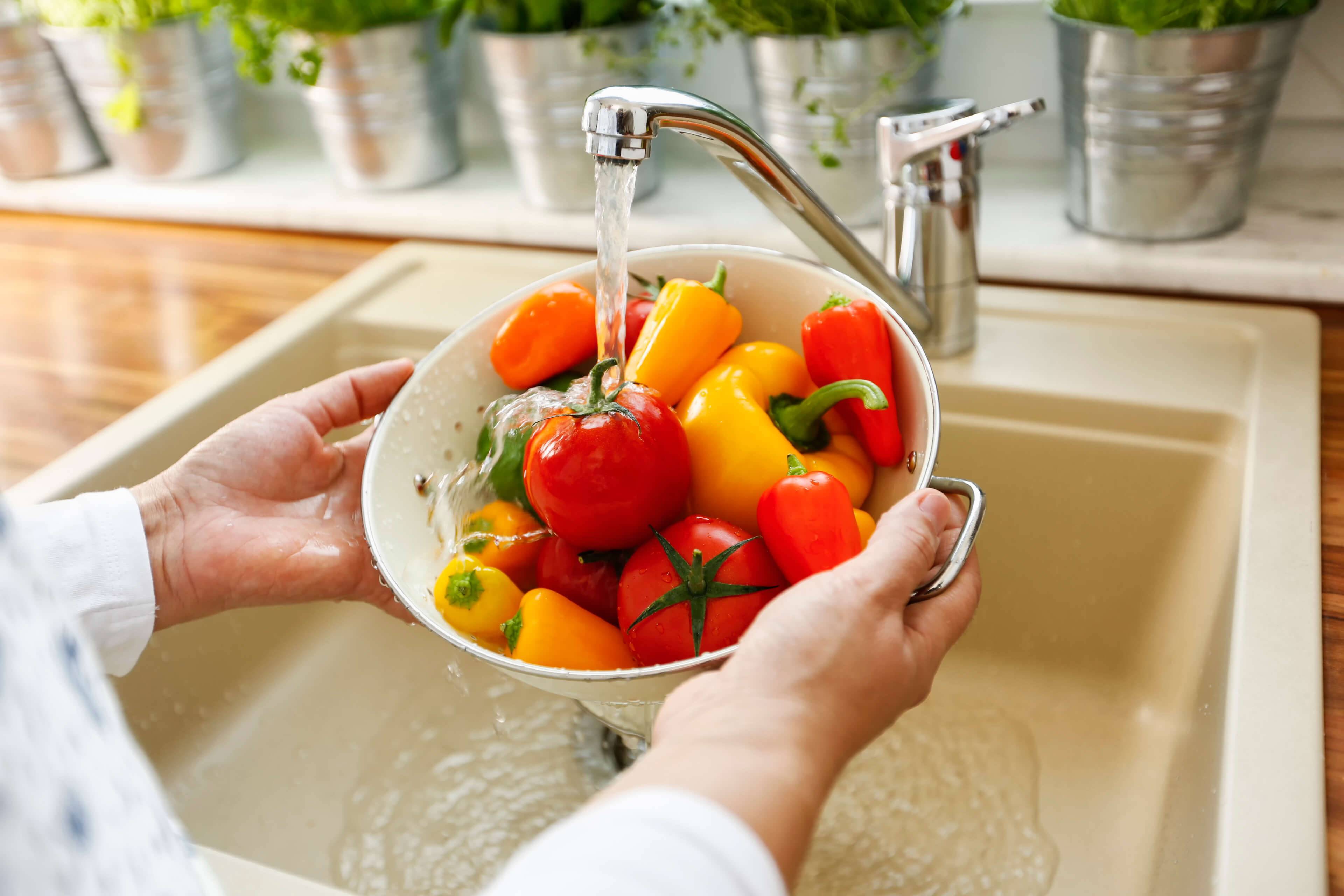 Почему нельзя мыть овощи