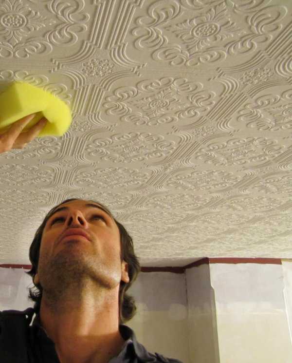 Чем помыть потолочную плитку из пенопласта на кухне?