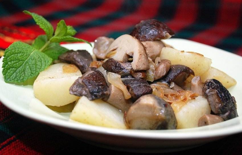 Жареная картошка с шампиньонами просто, быстро и вкусно