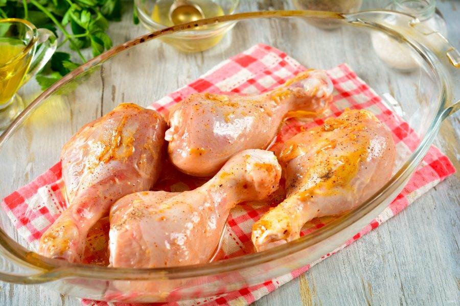 Как вкусно замариновать курицу для духовки целиком