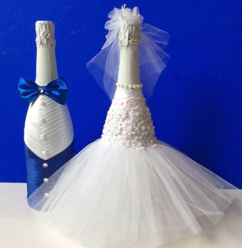 Бутылки на свадьбу своими руками ???? жених и невеста, идеи по украшению с лентами
