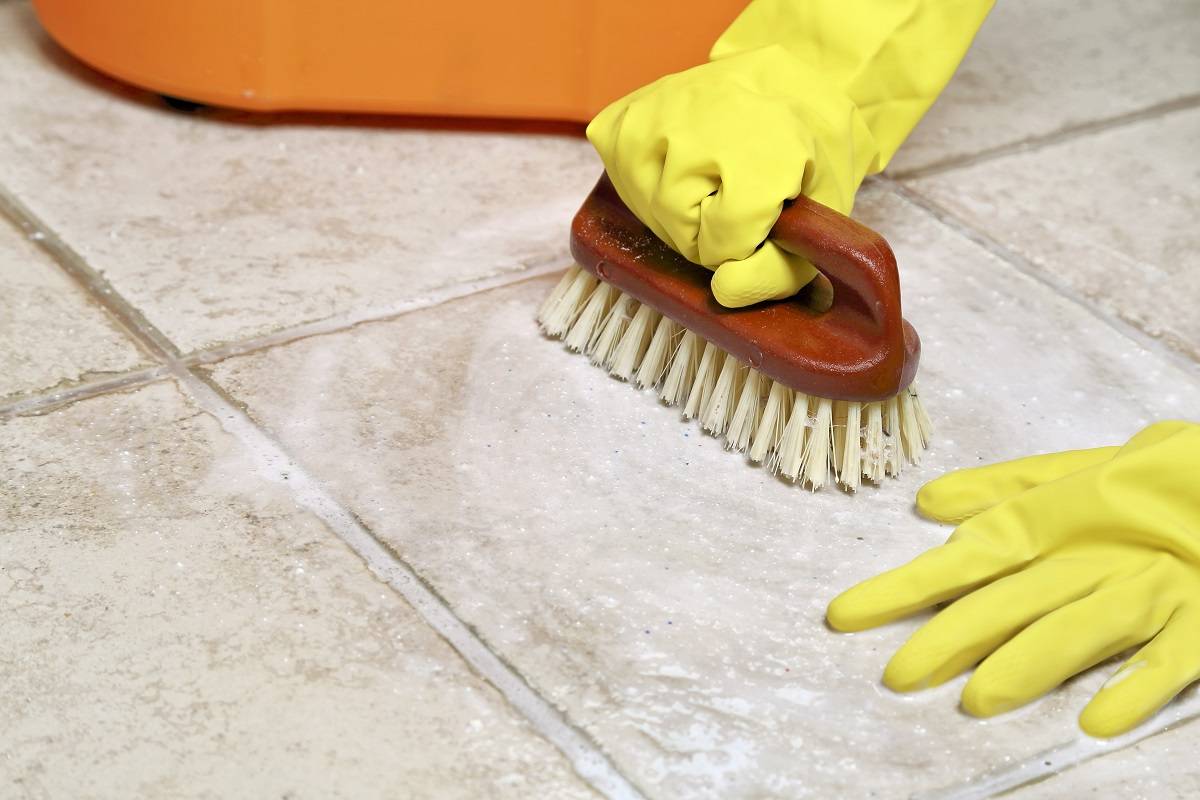 Чем оттереть затирку с плитки: 15 лучших средств для отмытия в домашних условиях