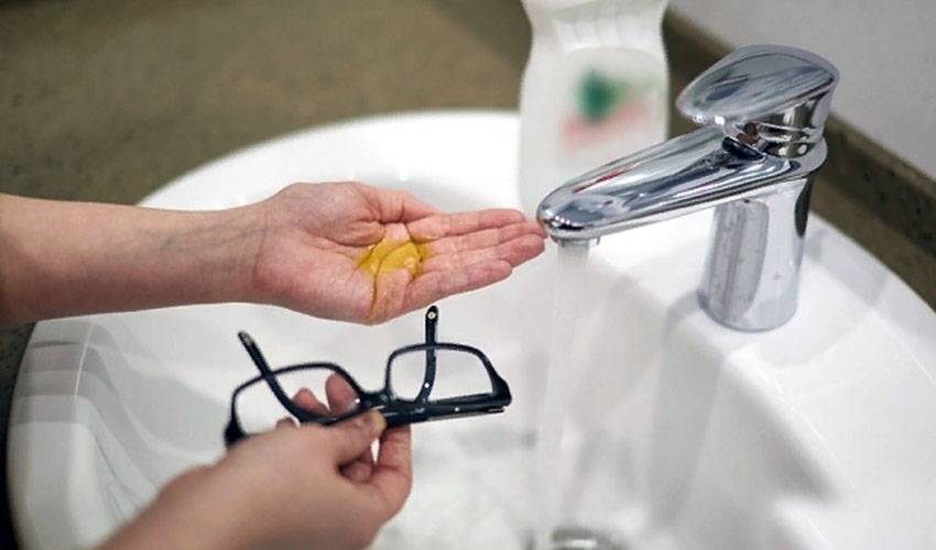 Как почистить очки без разводов в домашних условиях