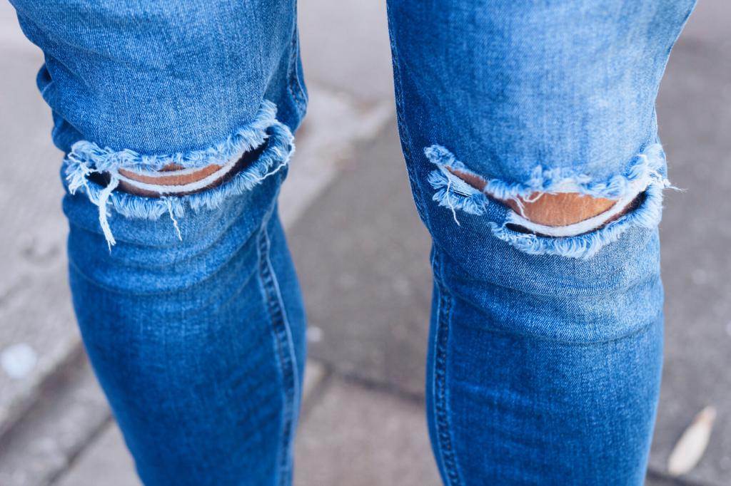 Рваные джинсы в домашних условиях