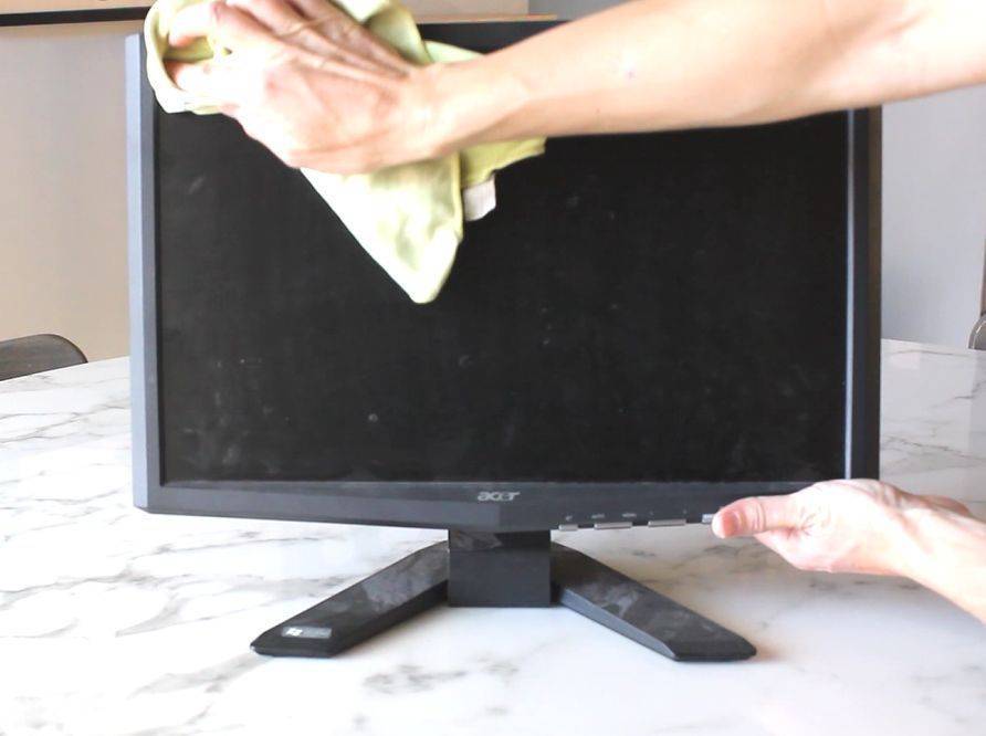 Чем протереть экран жк телевизора в домашних условиях без разводов