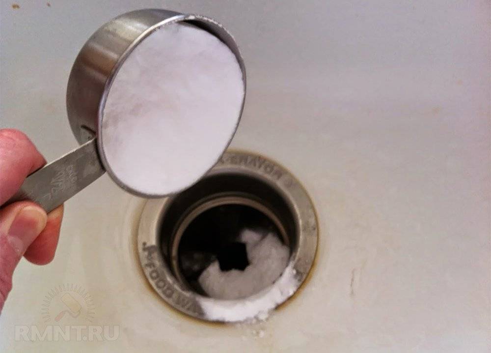 Запах из раковины на кухне: как устранить, почему пахнет канализацией, что делать, если из раковины воняет