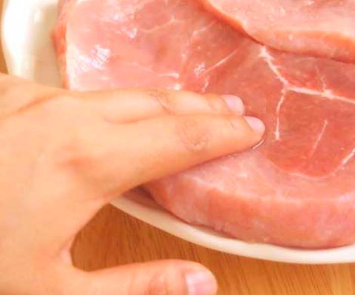 Как избавиться от запаха протухшего мяса в холодильнике