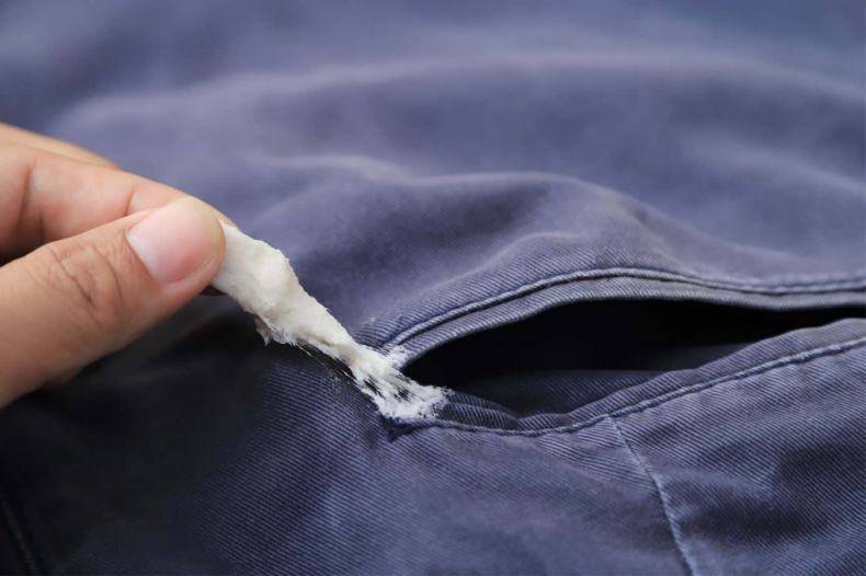 Как убрать жвачку с брюк, действенные методы для разных типов ткани