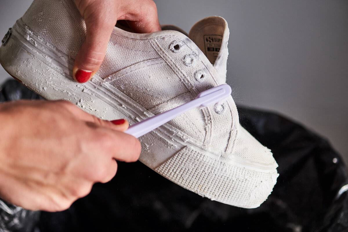 Как очистить белую подошву кроссовок и кед, как отмыть и отбелить подошву на обуви