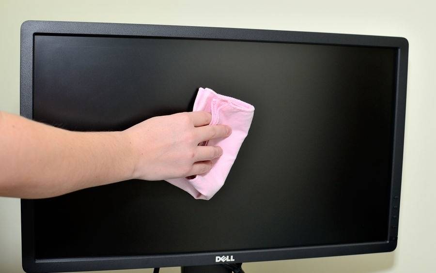 Как и чем протереть экран ноутбука, монитор компьютер в домашних условиях