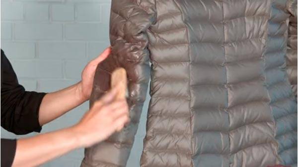 Как в домашних условиях отпарить куртку-пуховик без отпаривателя