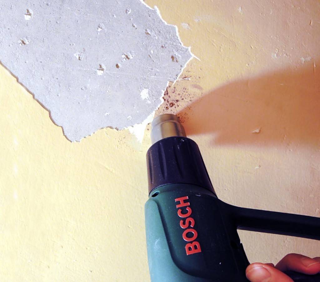 Как снять водоэмульсионную краску с потолка?