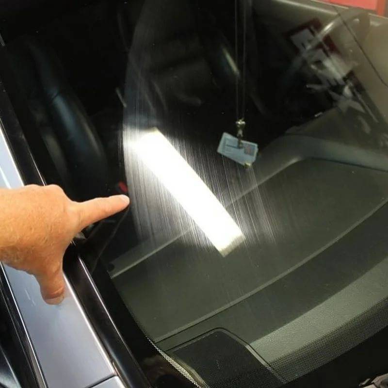 Как убрать царапины на лобовом стекле автомобиля?