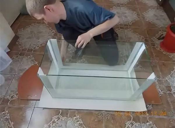 Как склеить аквариум из стекла своими руками дома фото