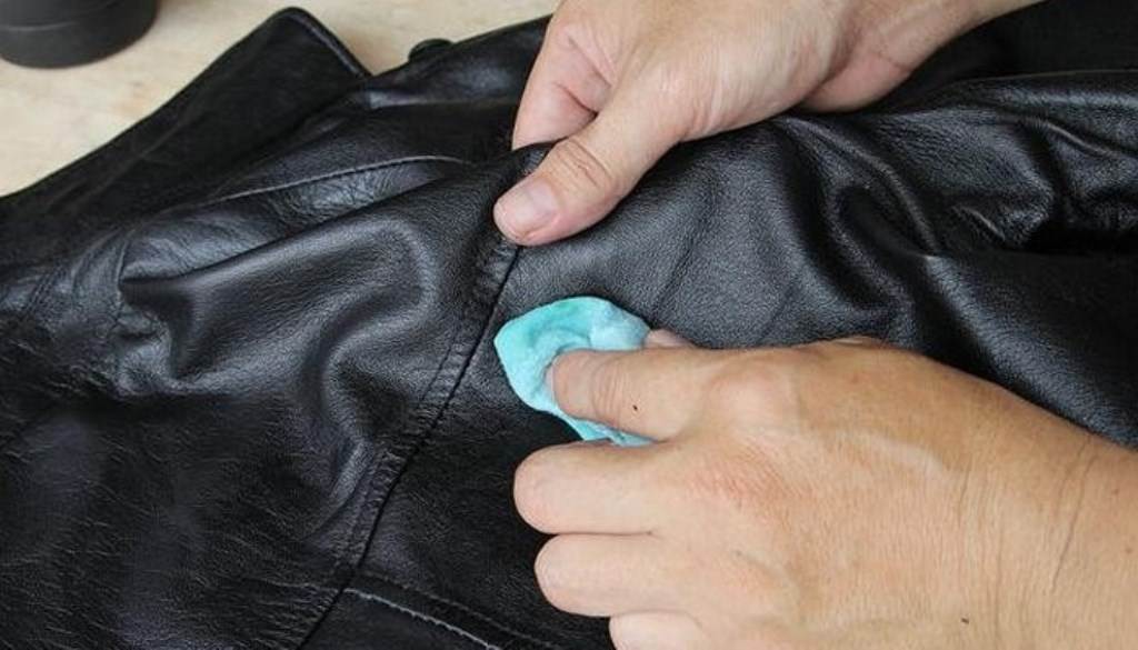 Можно ли постирать куртку из кожзаменителя в стиральной машине?