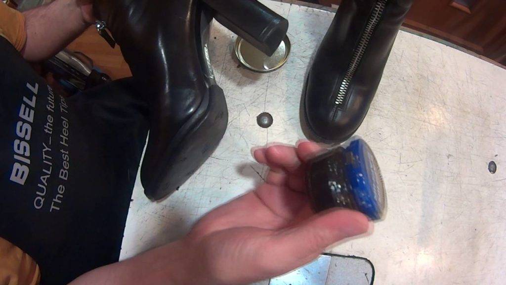 Как убрать трещины и царапины с лакированной обуви в домашних условиях
