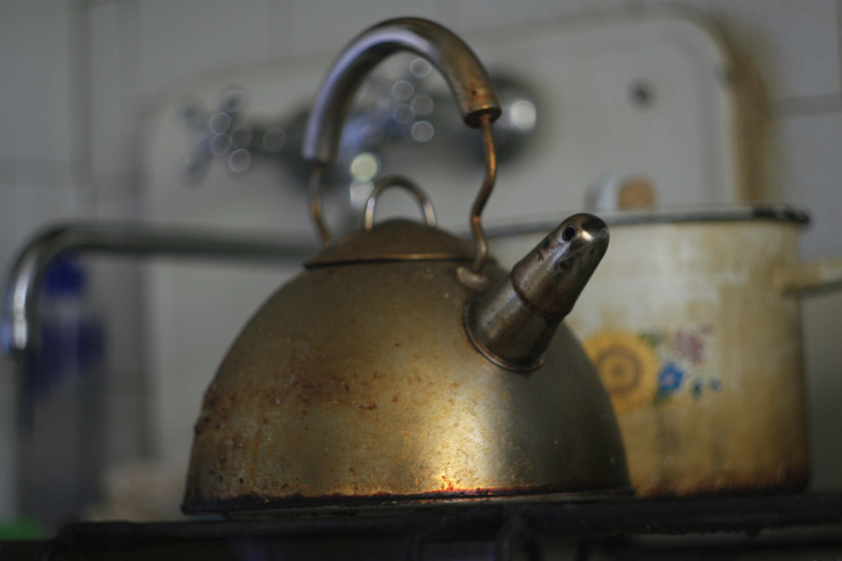 Чистка чайника из нержавейки от жира и нагара: лучшие средства и способы