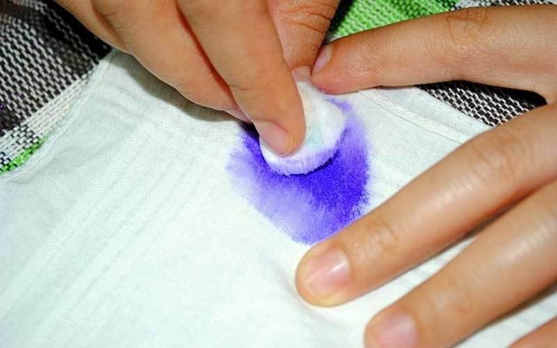 Чем отмыть чернила или пасту шариковой ручки с кожзама