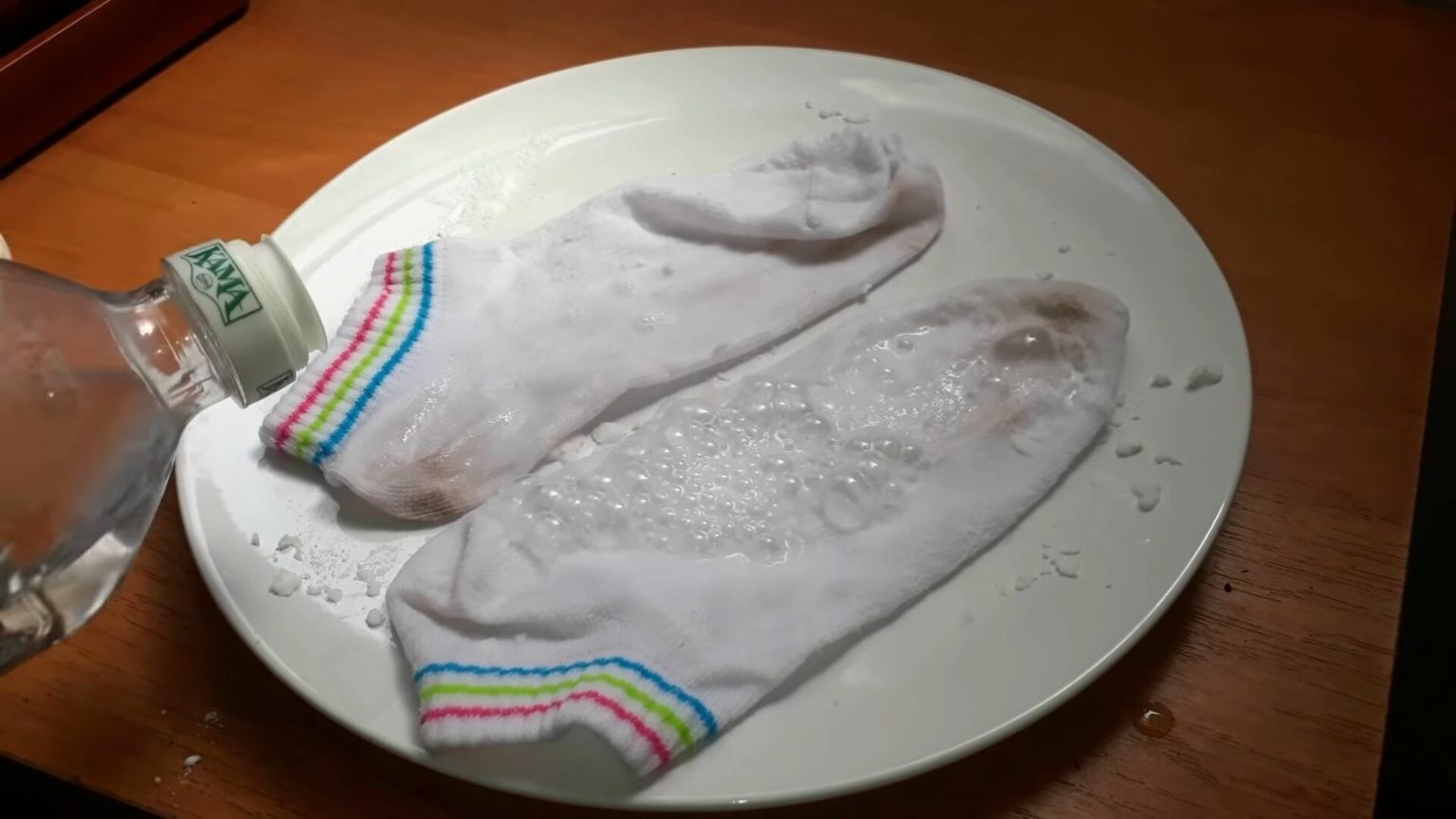 Как отстирать белые носки: пятновыводители, домашние средства, как вернуть изначальный цвет быстро и просто