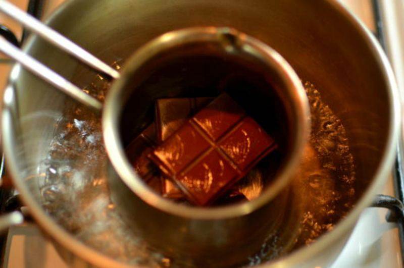 Как расплавить шоколад в домашних условиях: 7 способов + рецепт глазури | все очень просто