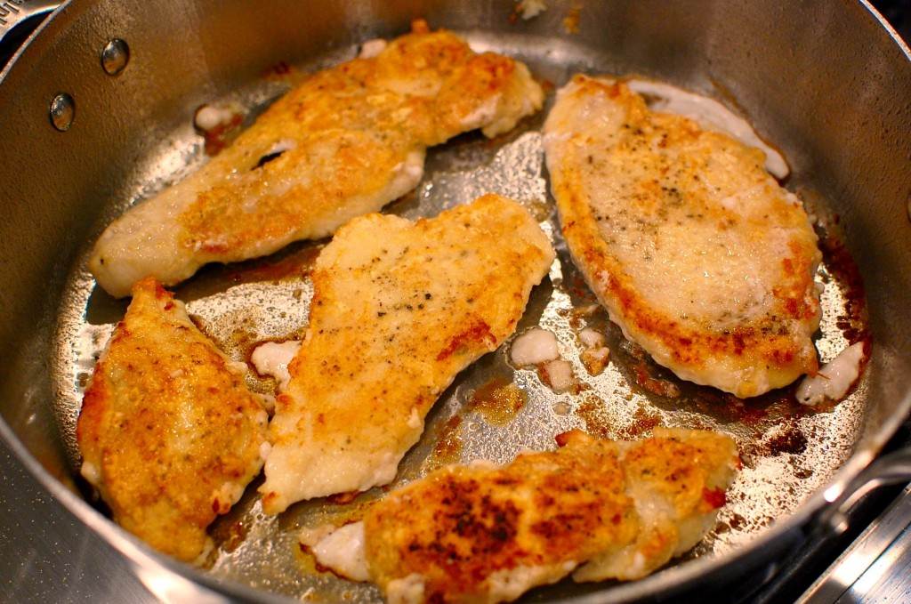 Как пожарить курицу на сковороде − 7 рецептов вкусных блюд из птицы