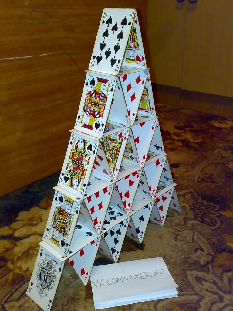 Карточный домик - house of cards - abcdef.wiki