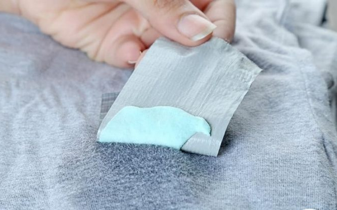 Как удалить любую наклейку с одежды или ткани
