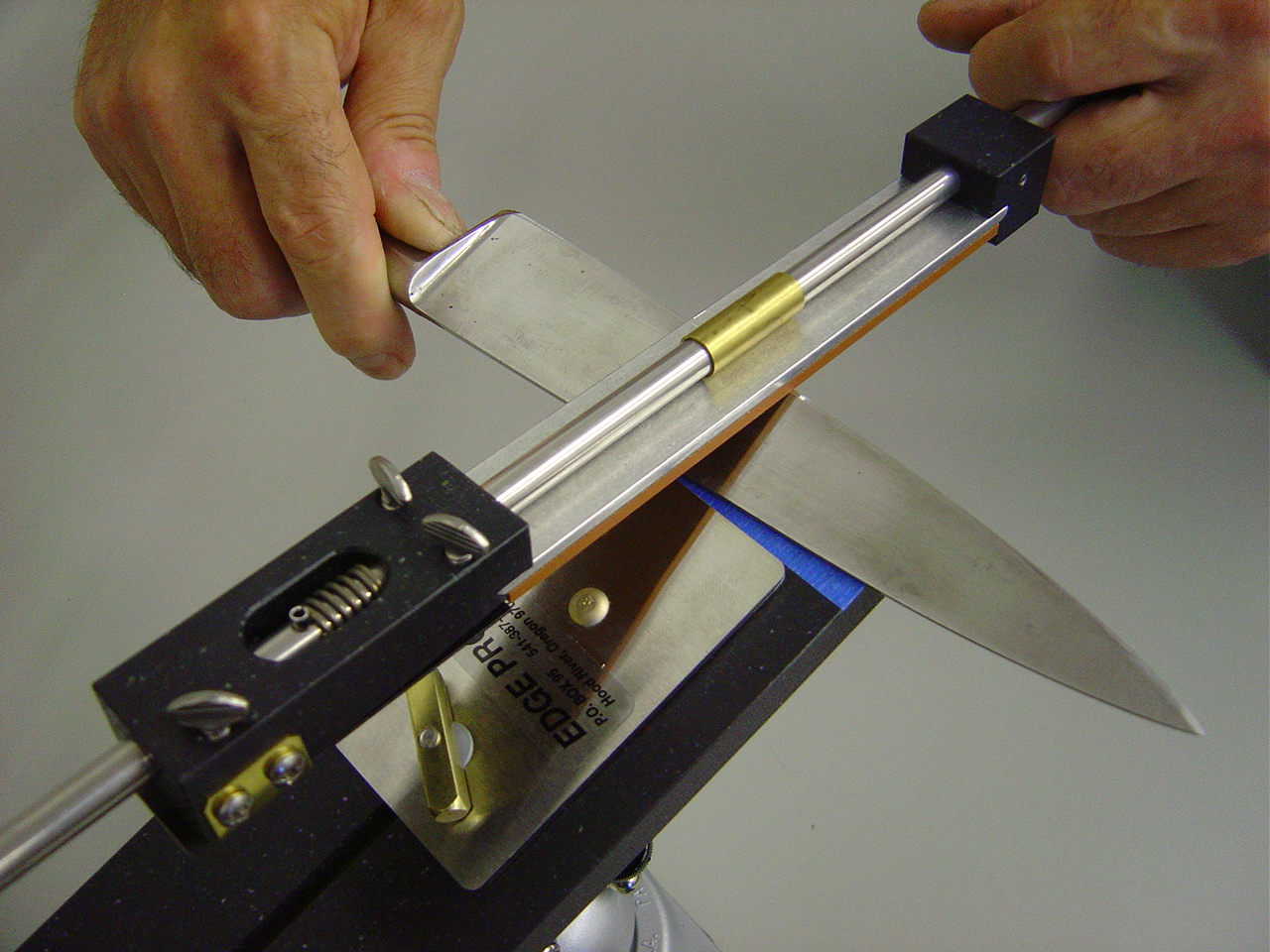 Как наточить нож в домашних условиях: правильный угол, заточка бруском и другими способами