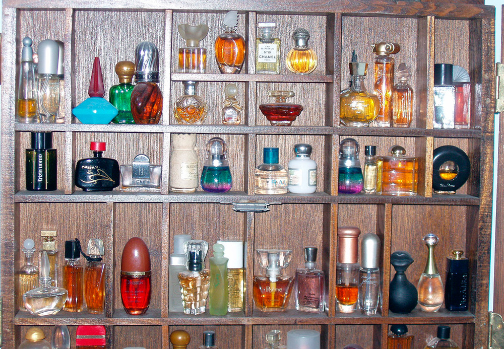 Как правильно хранить духи и парфюм?