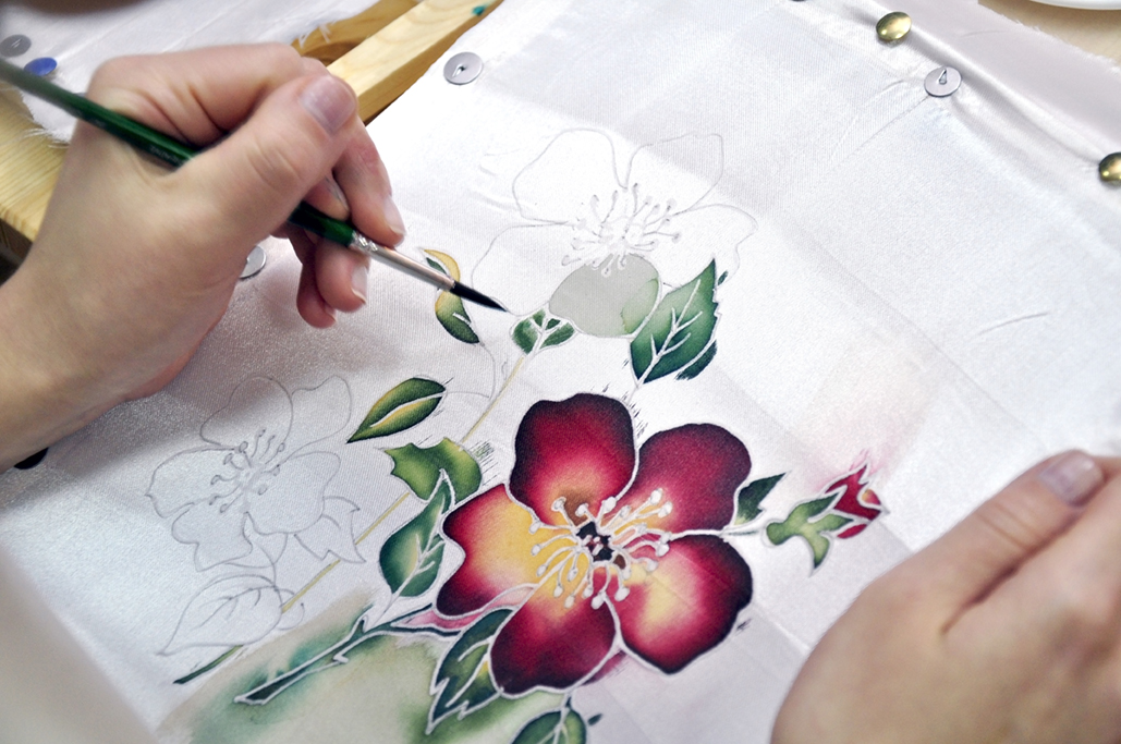 Обзор методов росписи акриловыми красками по разным типам ткани