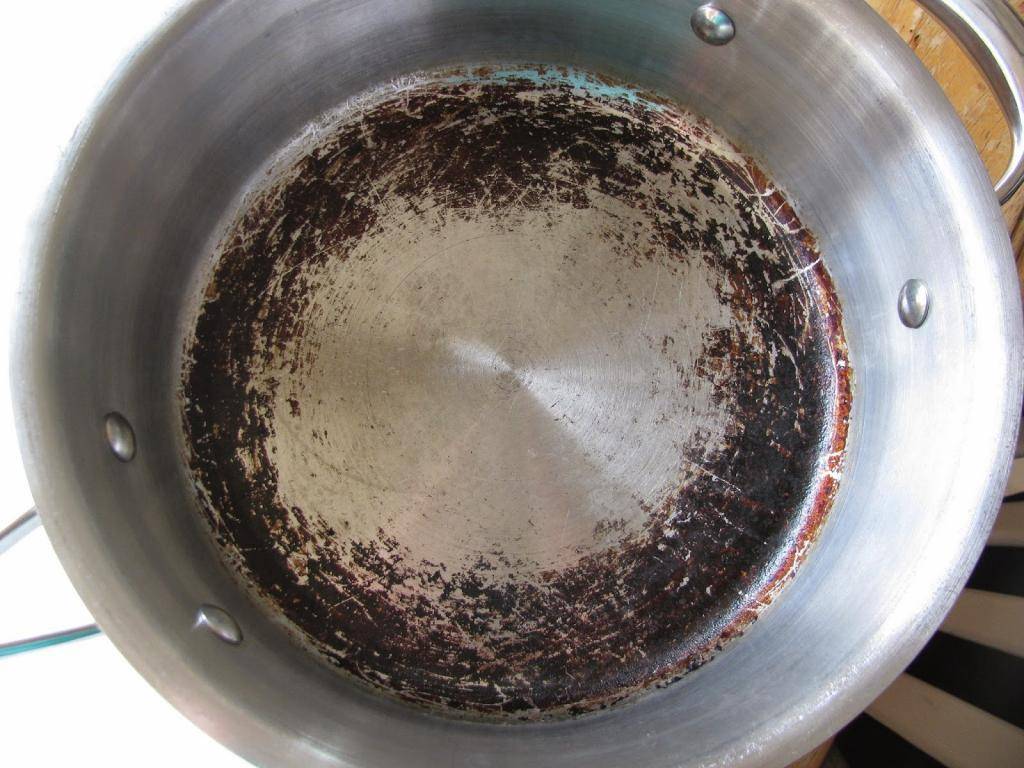 Как очистить пригоревшую эмалированную кастрюлю