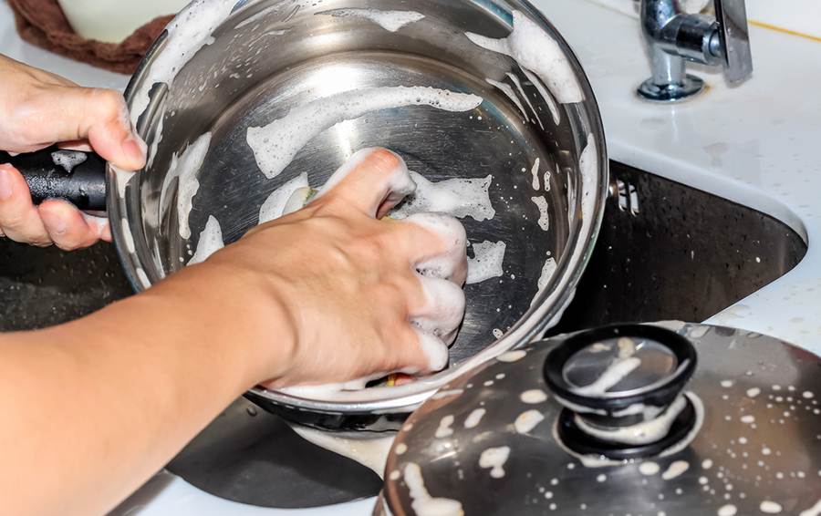 Как чистить посуду в домашних условиях быстро и эффективно